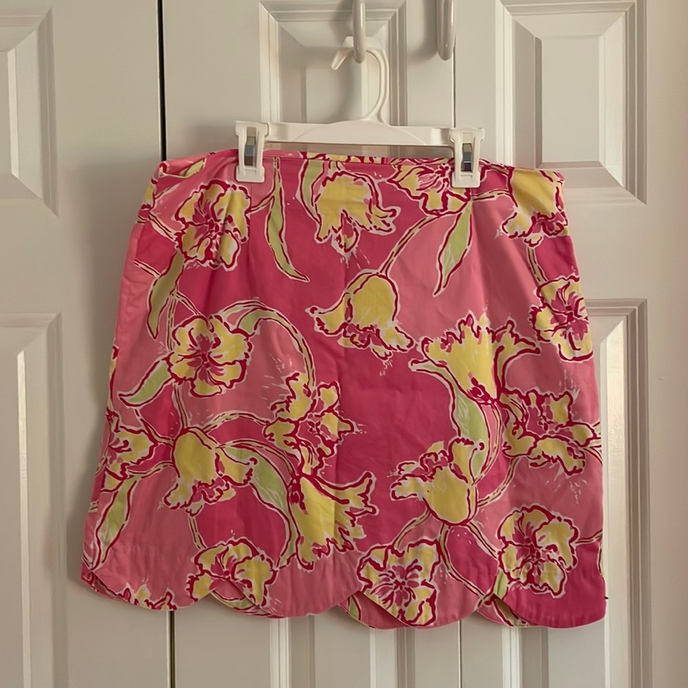 Lilly Pulitzer Lynnie Skirt Size 10, scalloped bottom with built-in underskirt